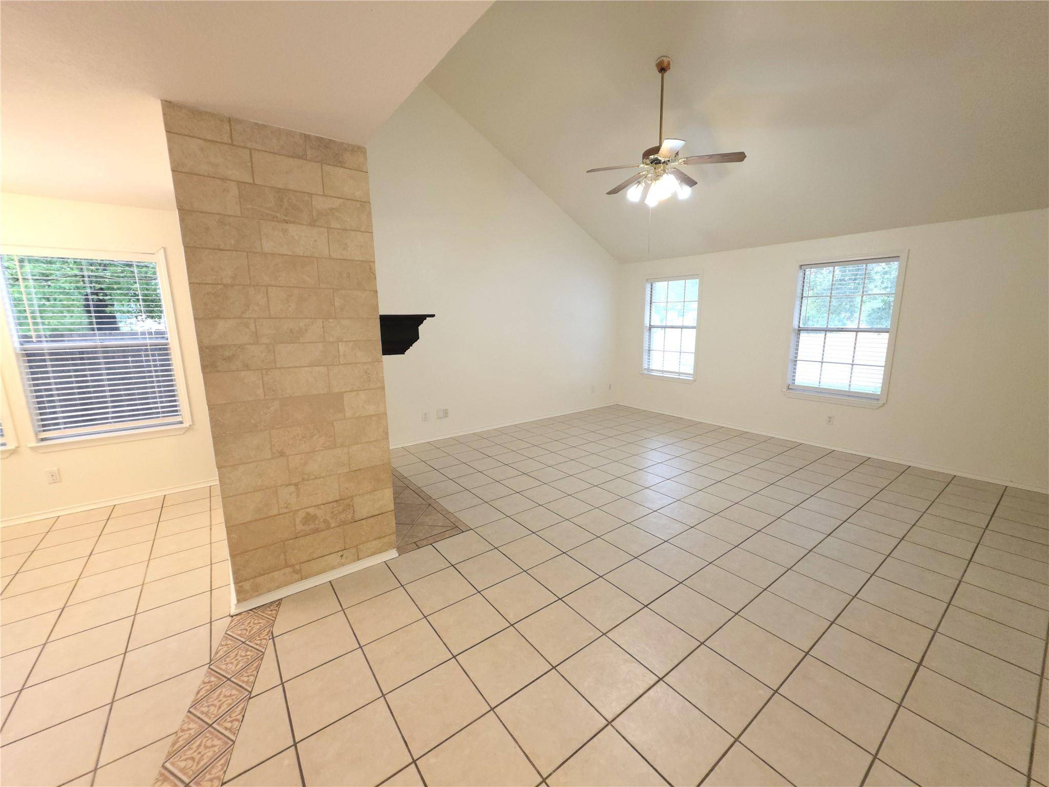 1600 Hollow Tree BLVD, Round Rock, TX 78681