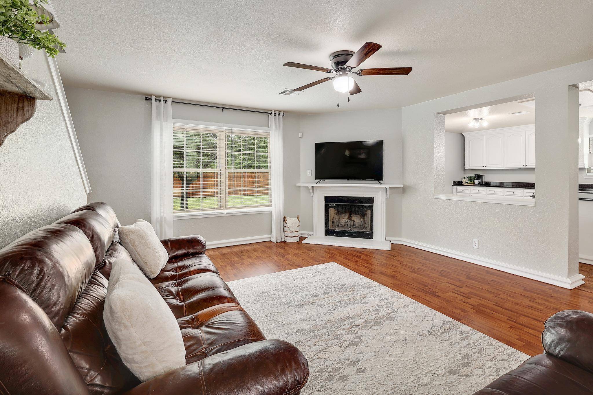335 Mistletoe LN, Kyle, TX 78640