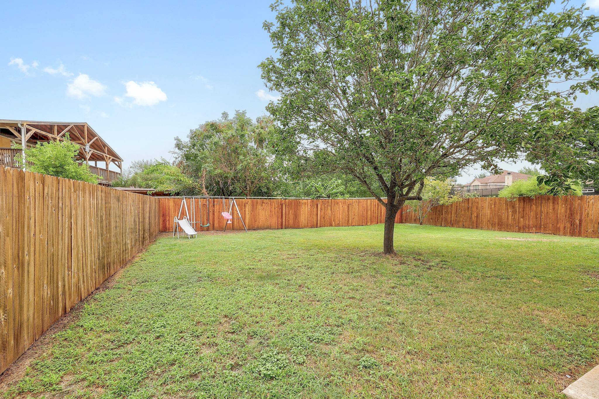 335 Mistletoe LN, Kyle, TX 78640