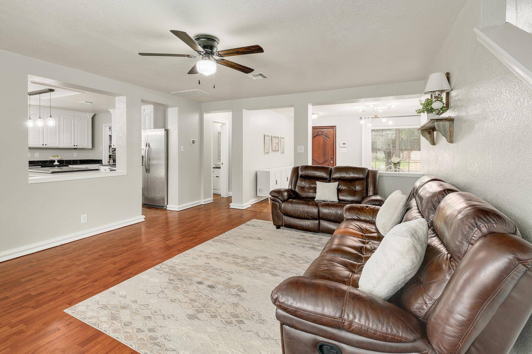 335 Mistletoe LN, Kyle, TX 78640