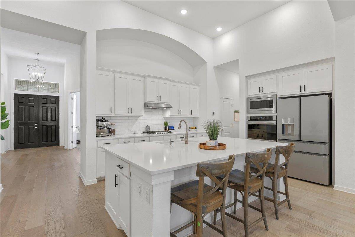128 Lockhart DR, Liberty Hill, TX 78642