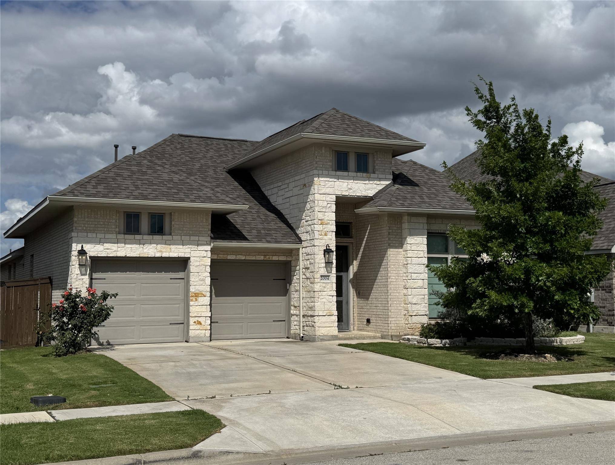 2004 Stirling ST, Leander, TX 78641