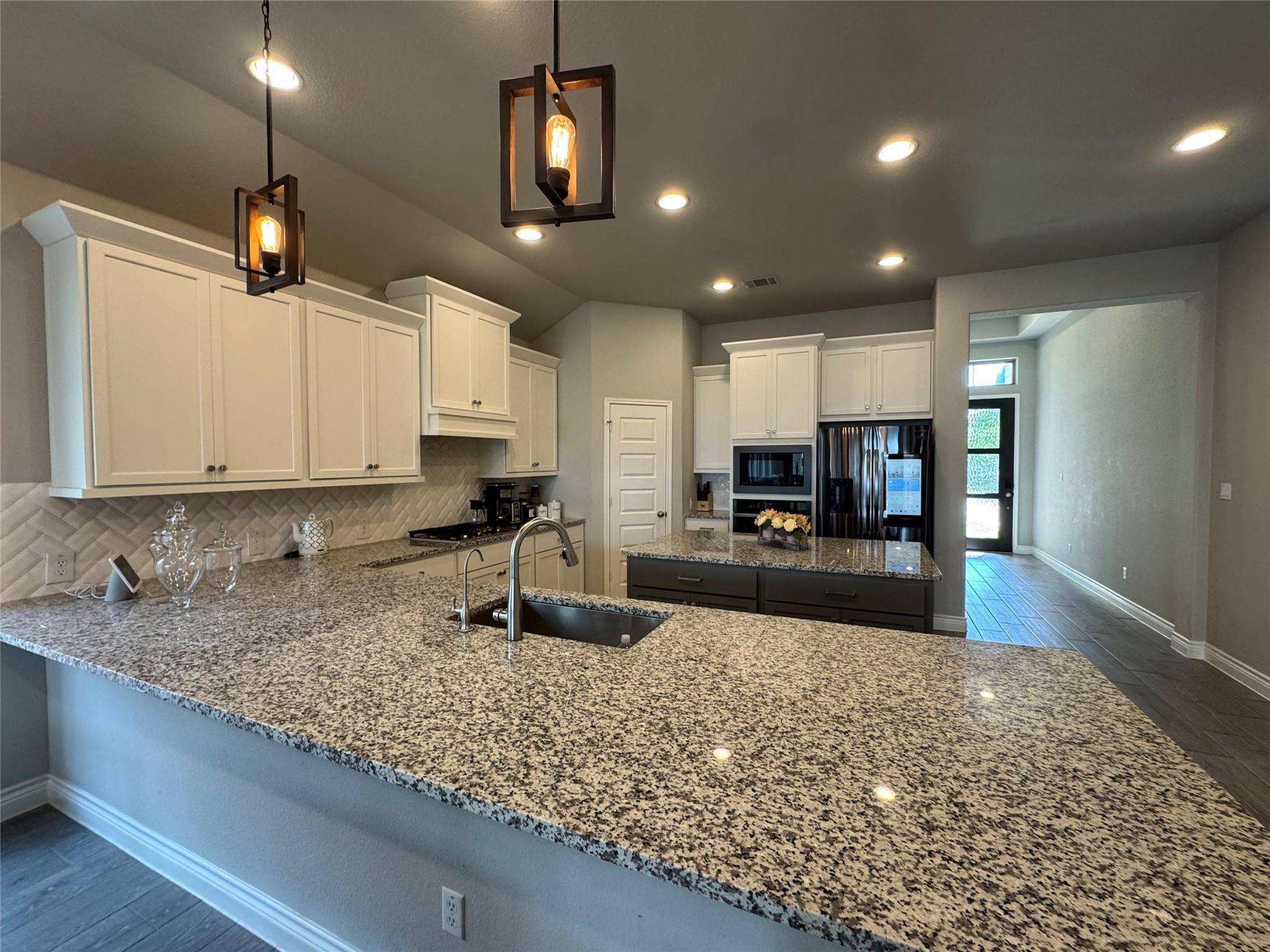 2004 Stirling ST, Leander, TX 78641