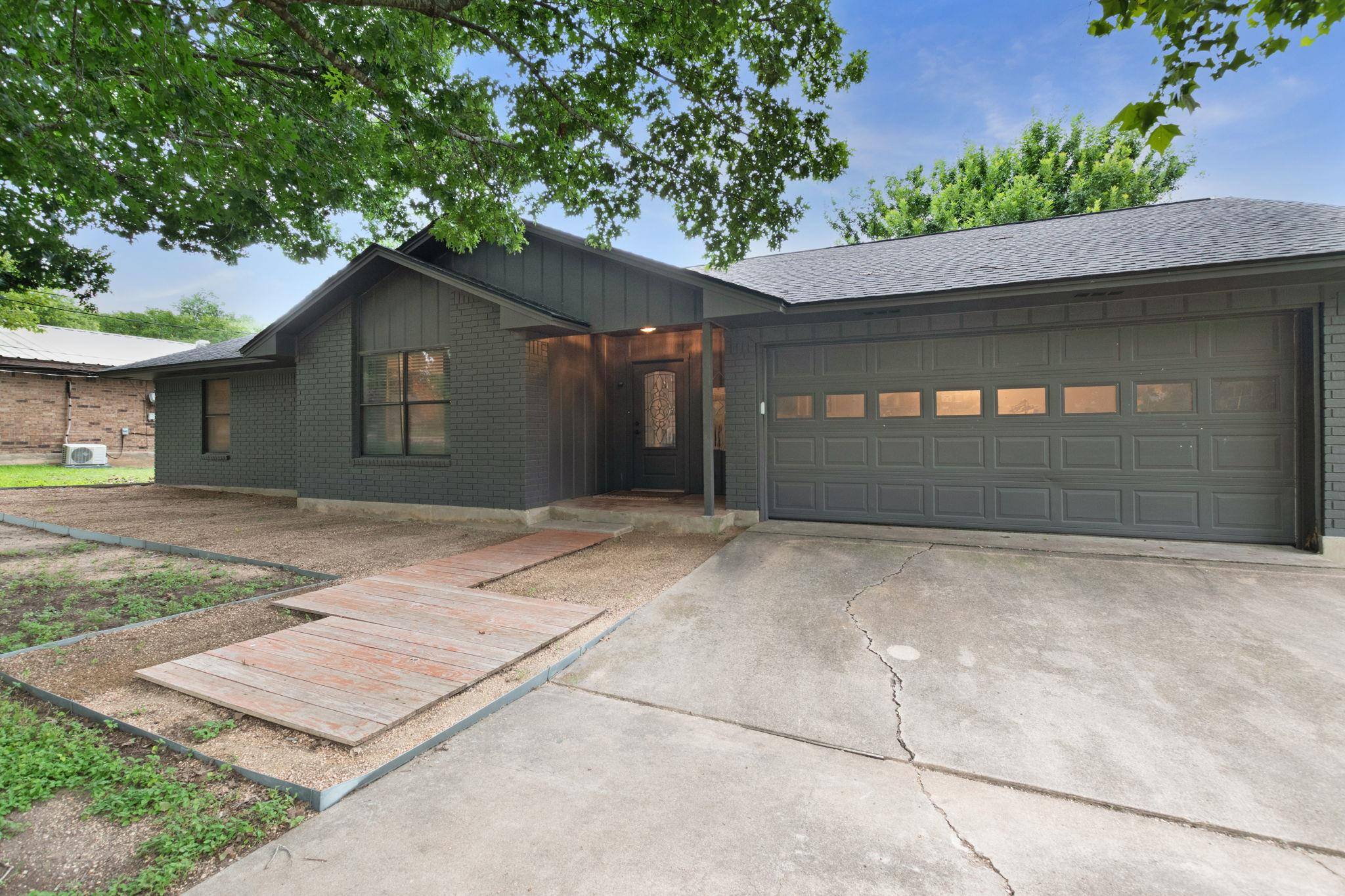1501 Wofford DR, Burnet, TX 78611