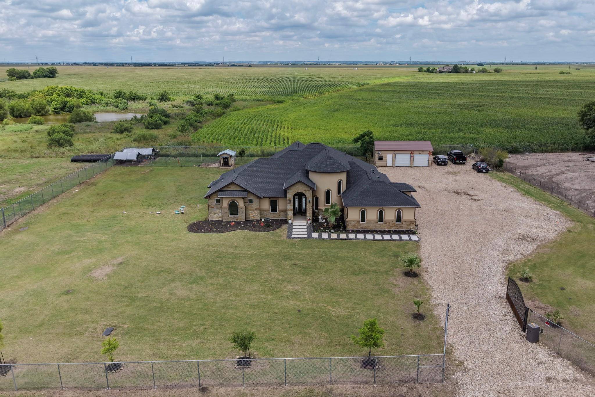 1001 County Road 394, Hutto, TX 78634