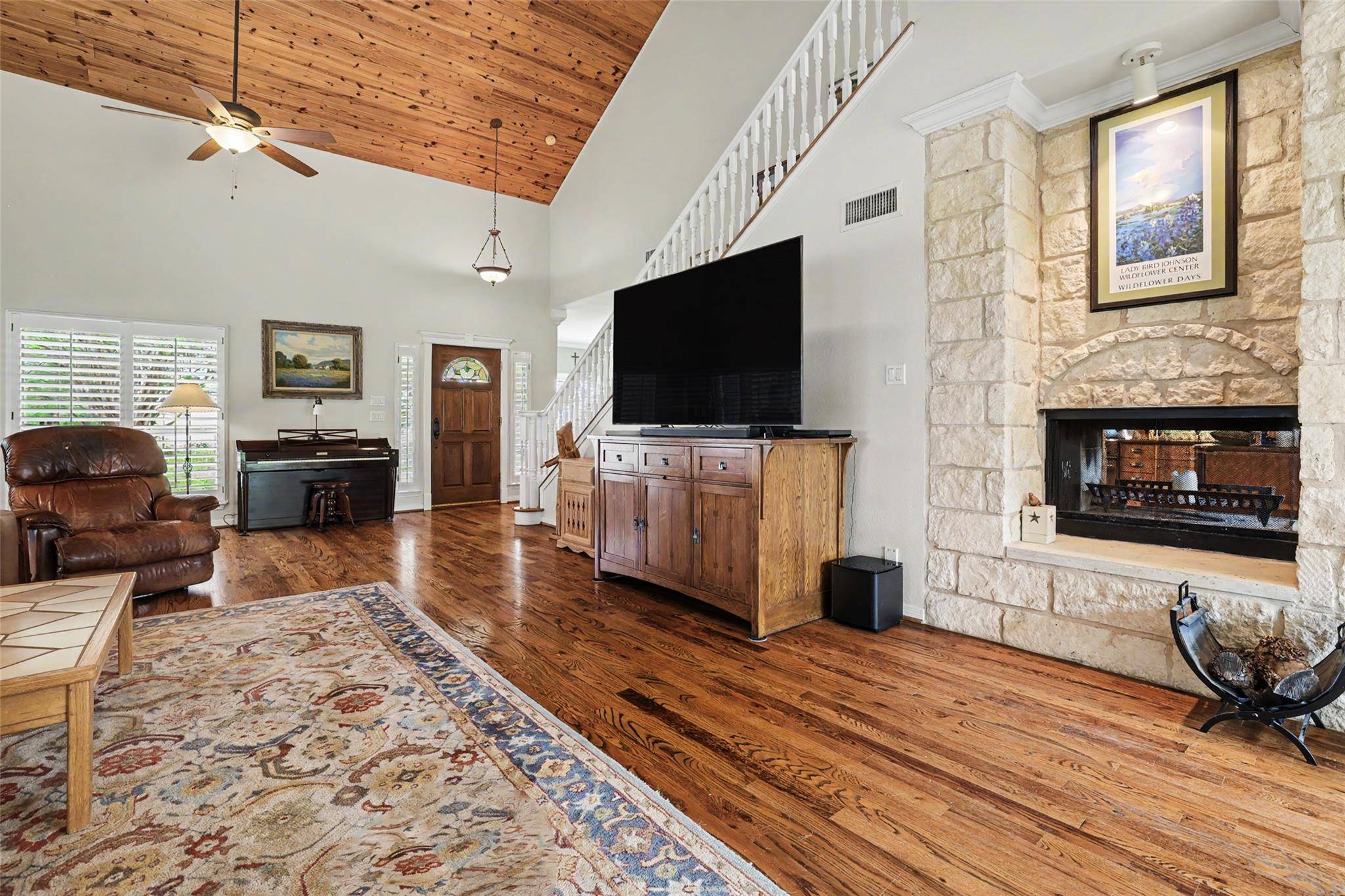 351 Laurel CRK, Hutto, TX 78634
