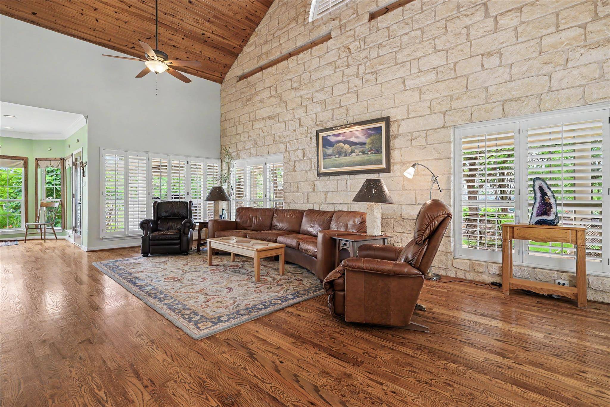 351 Laurel CRK, Hutto, TX 78634