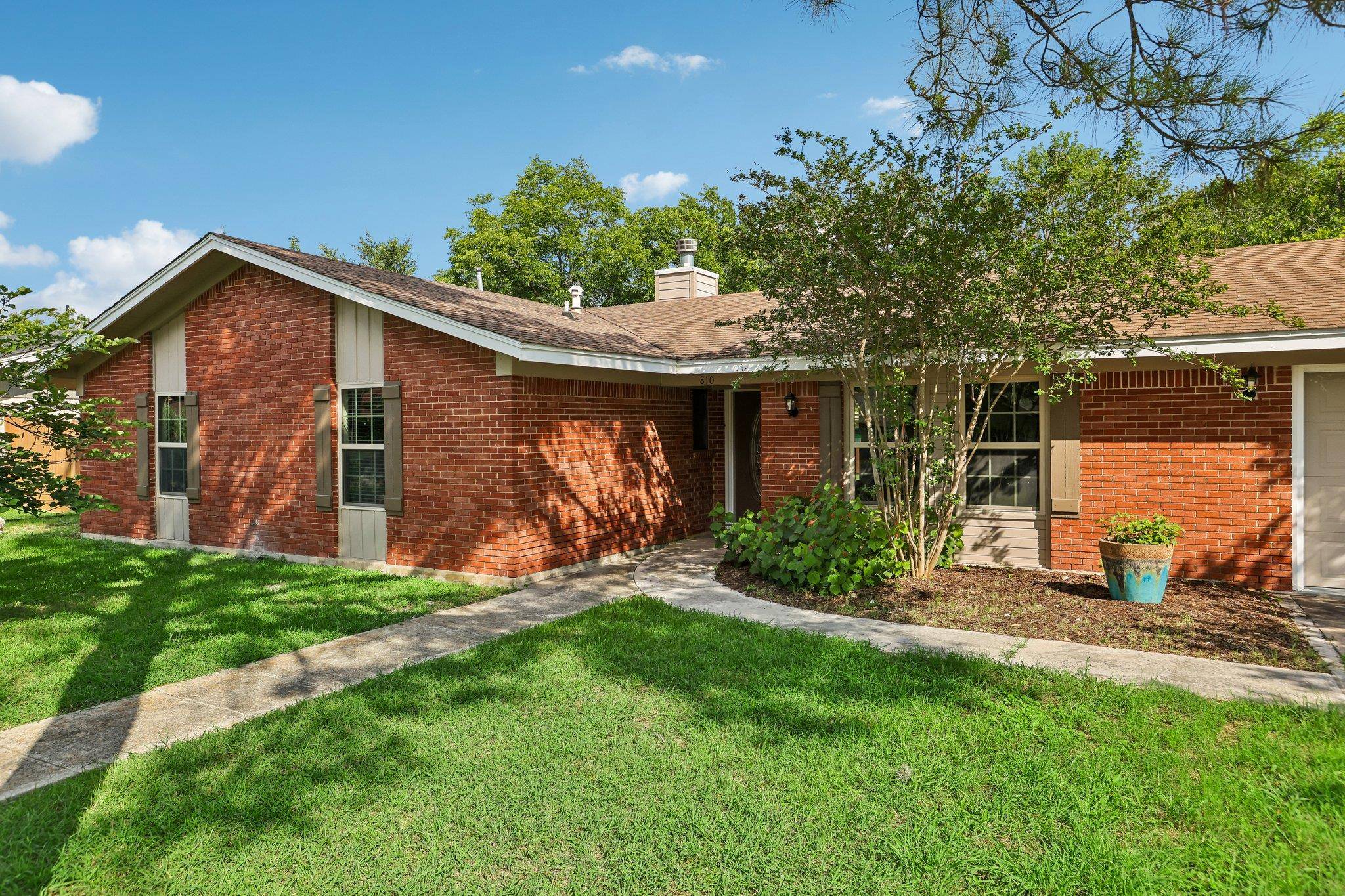 810 Vogel DR, Lockhart, TX 78644