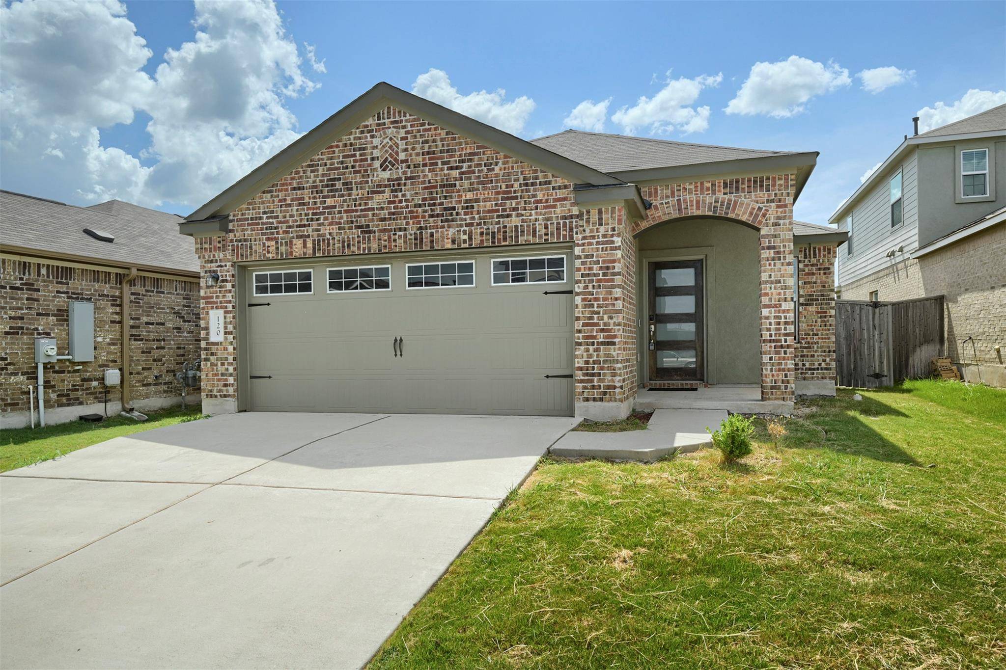 120 Milliner LOOP, Hutto, TX 78634