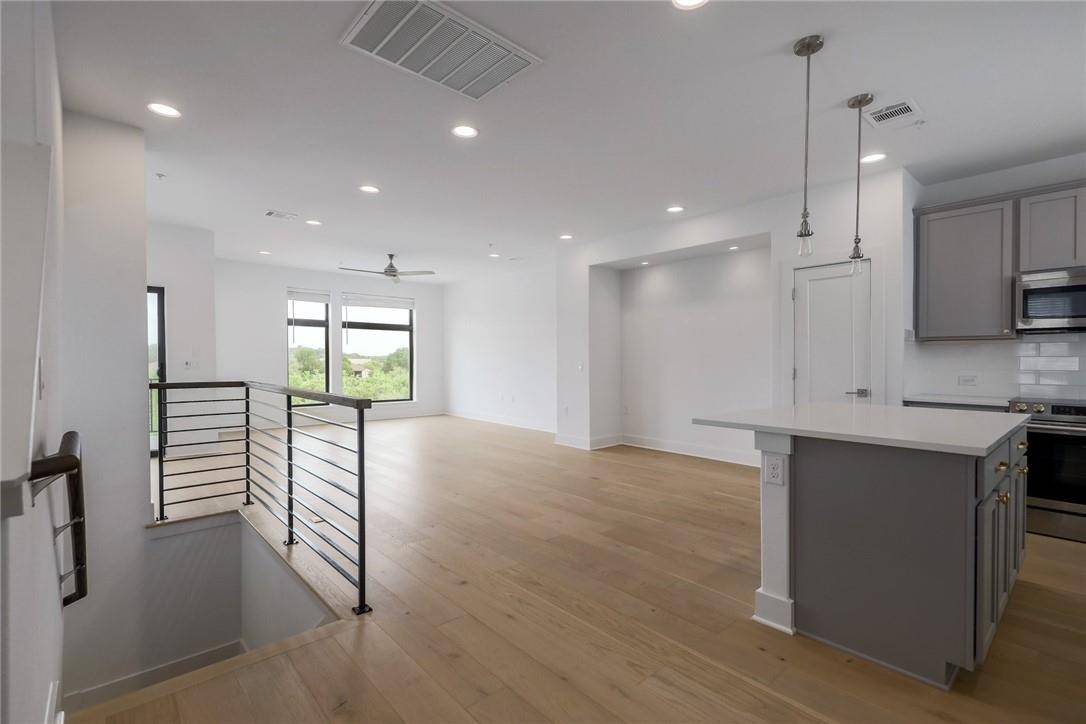 2050 Lohmans Spur RD #205, Austin, TX 78734