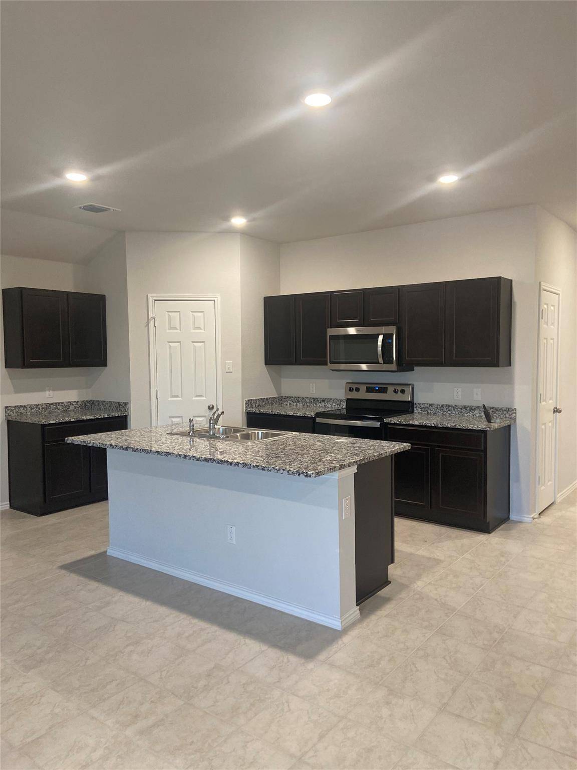 516 Taggart TRL, Jarrell, TX 76537