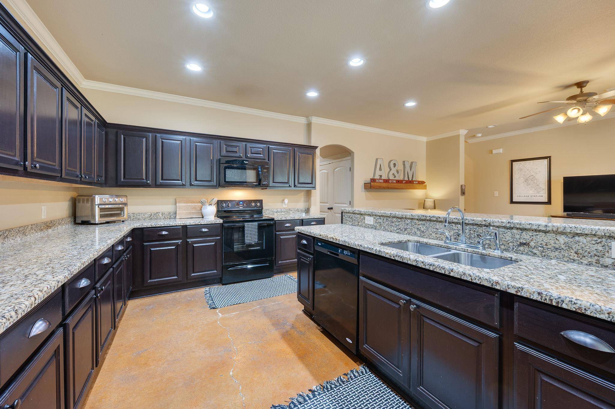 405 Momma Bear DR, College Station, TX 77845