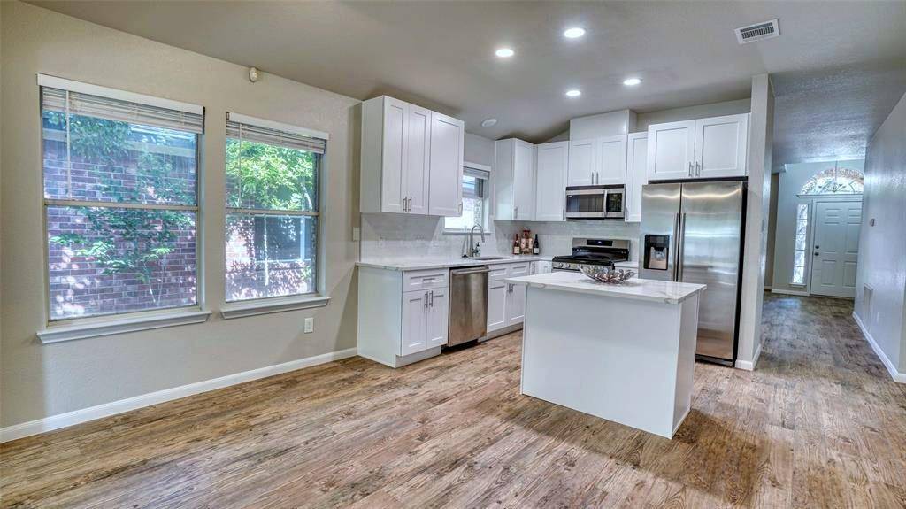 711 House Creek DR, Leander, TX 78641