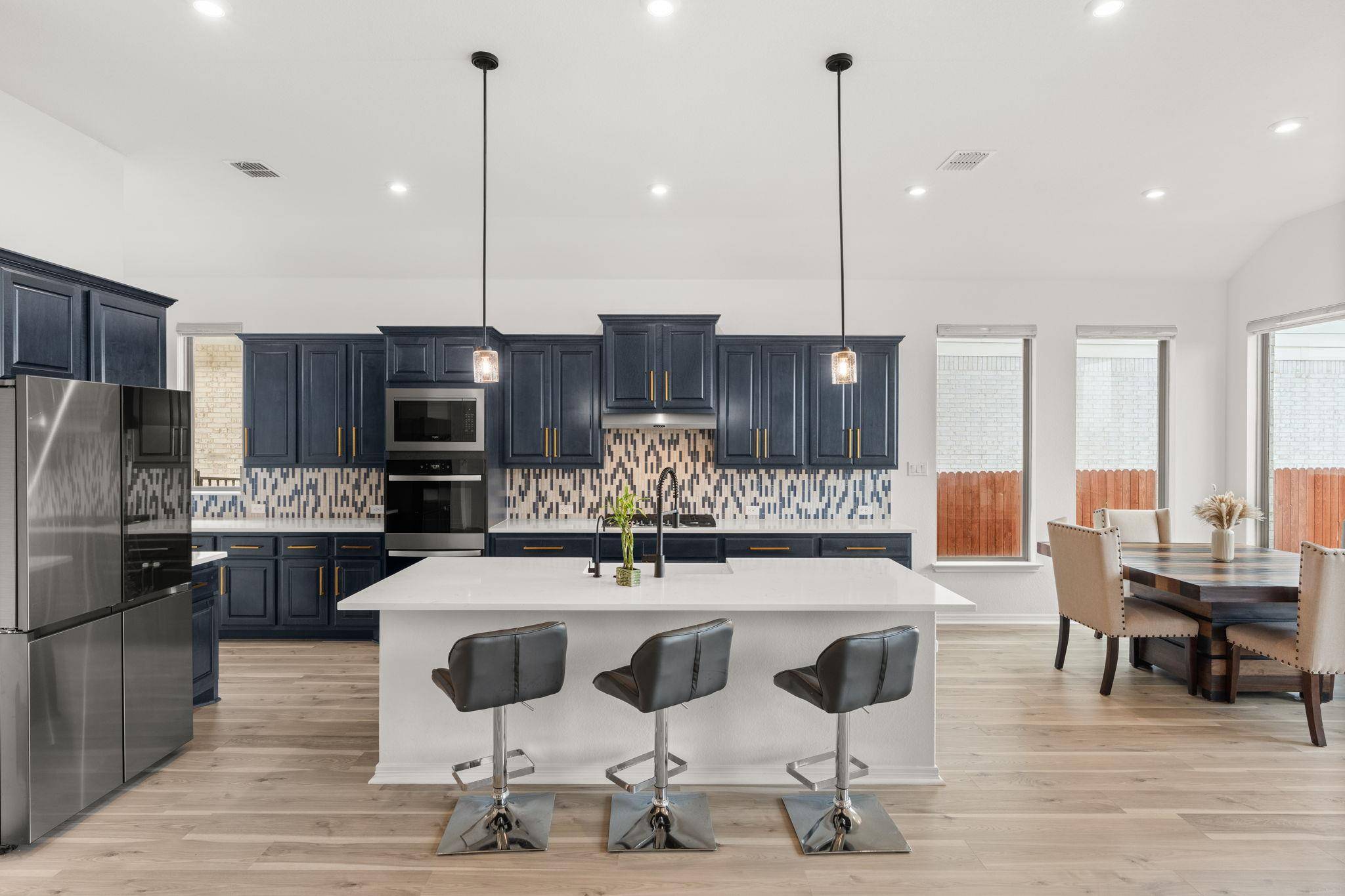 372 Hollister DR, Liberty Hill, TX 78642