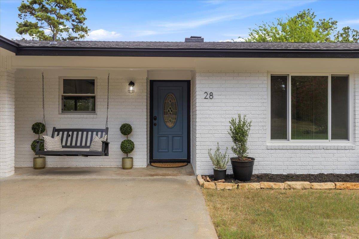 28 Lost Pines Ave, Bastrop, TX 78602