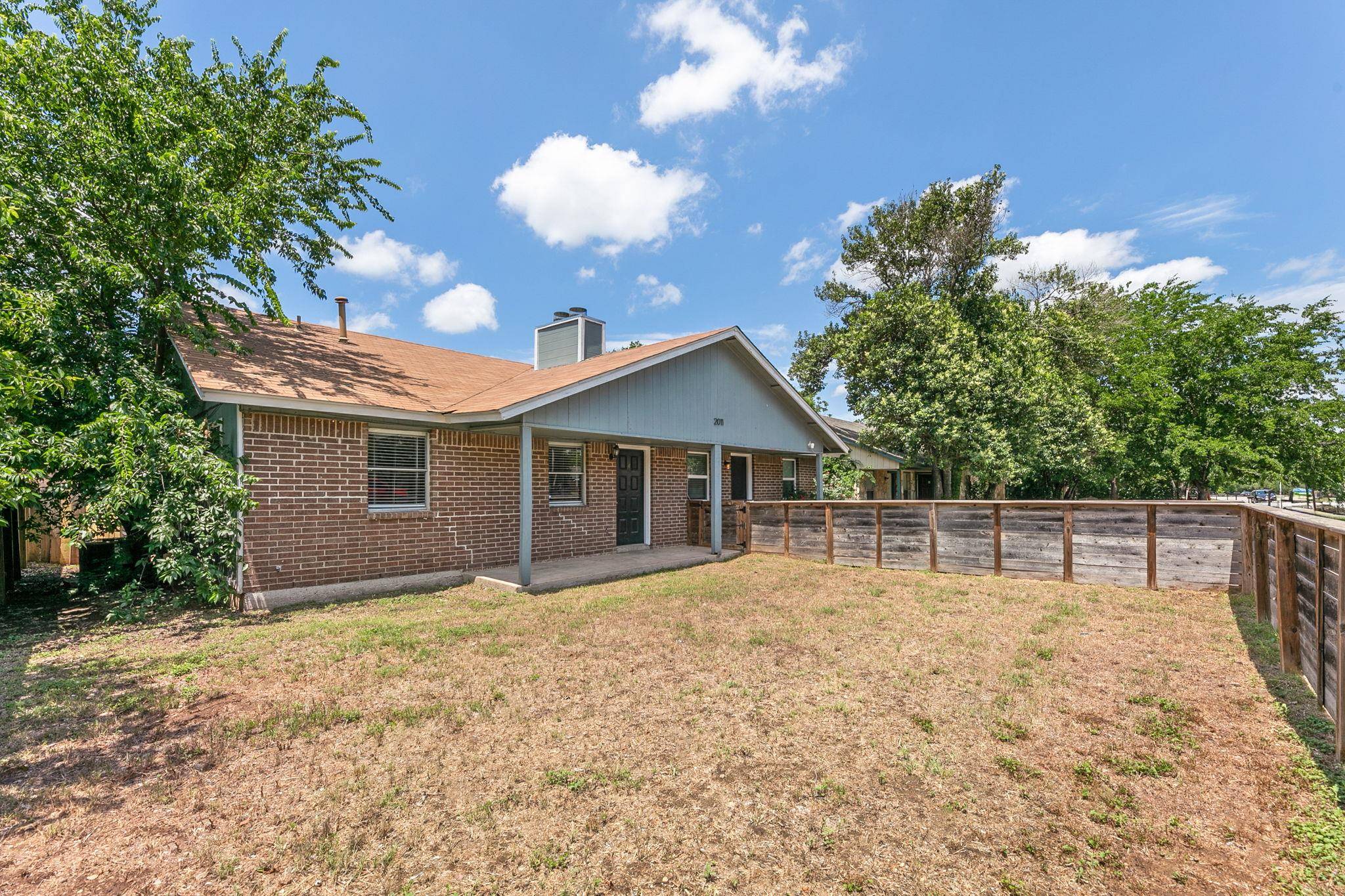 2011 E Stassney LN #B, Austin, TX 78744
