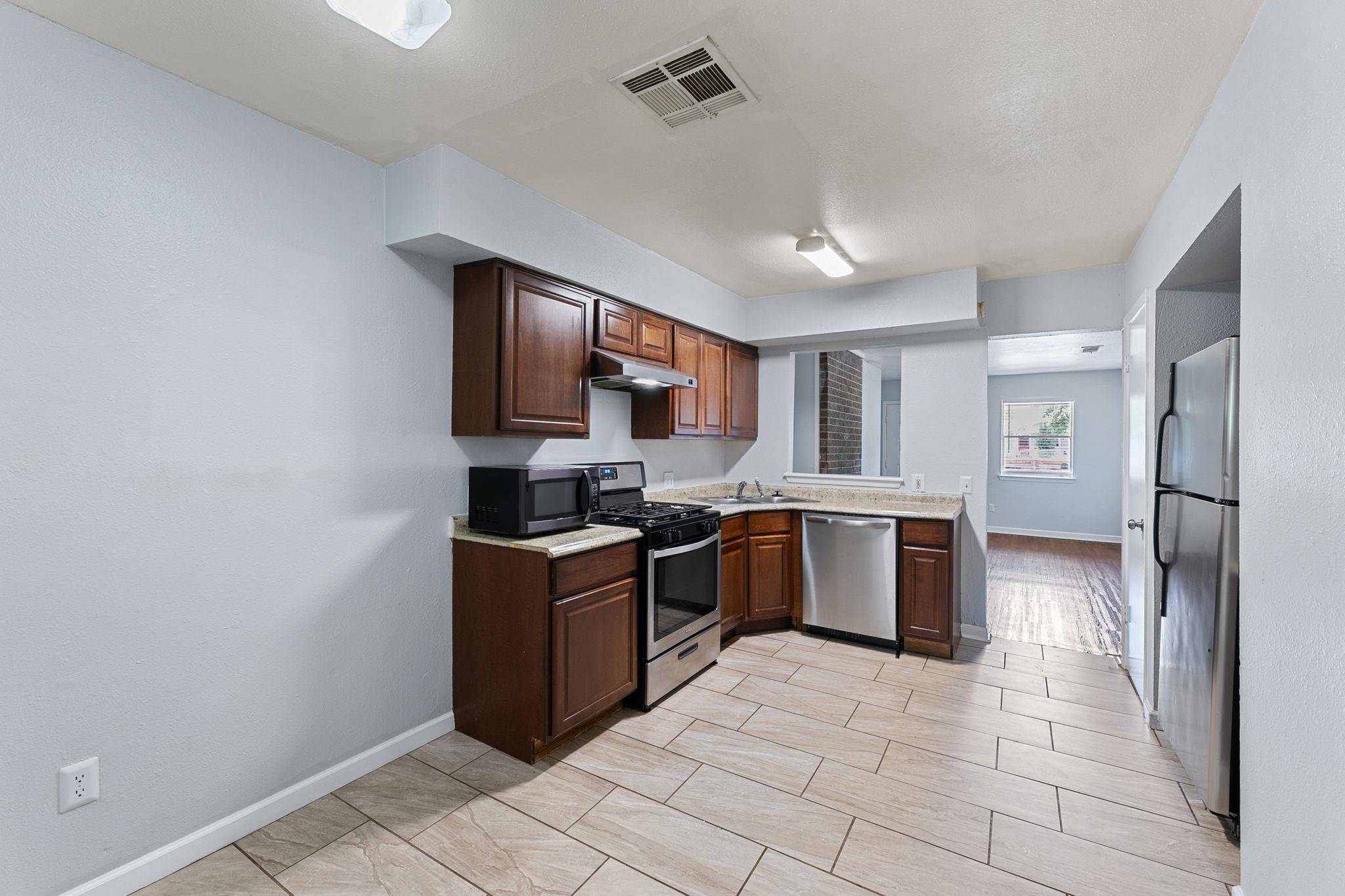 2011 E Stassney LN #B, Austin, TX 78744