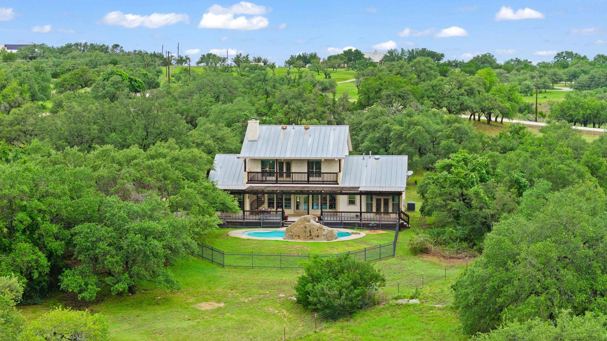 271 Summit DR, Round Mountain, TX 78663