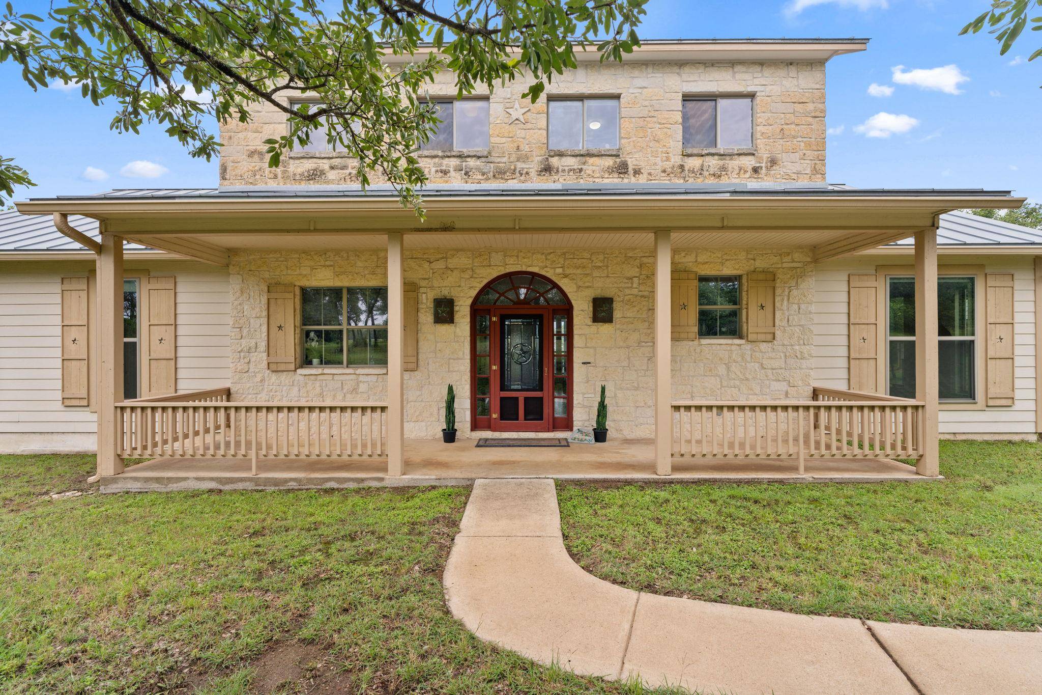 271 Summit DR, Round Mountain, TX 78663