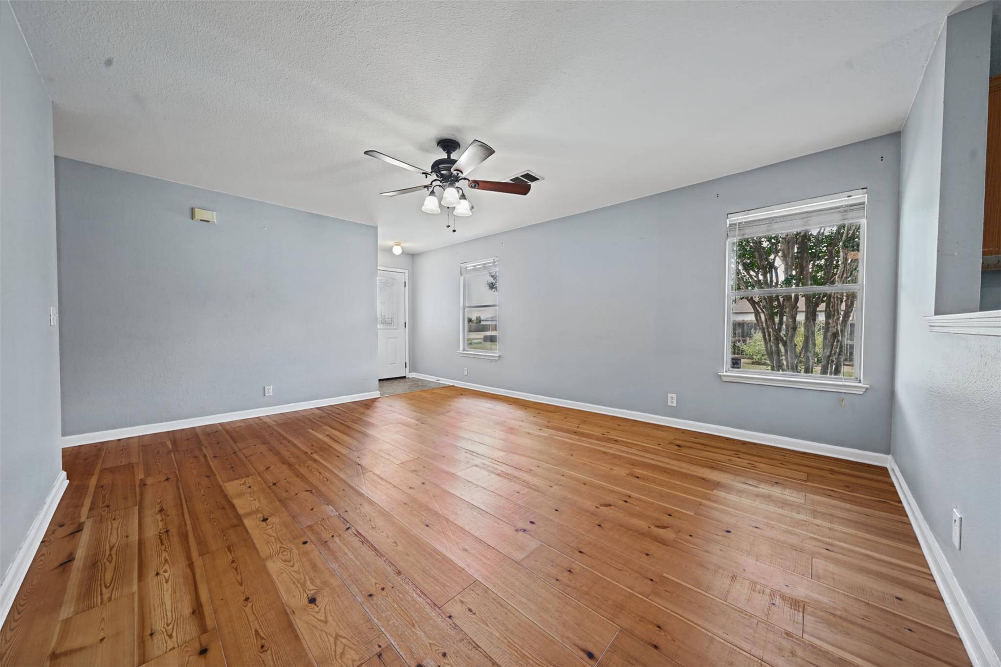 137 Hay Meadow RD, Cedar Creek, TX 78612