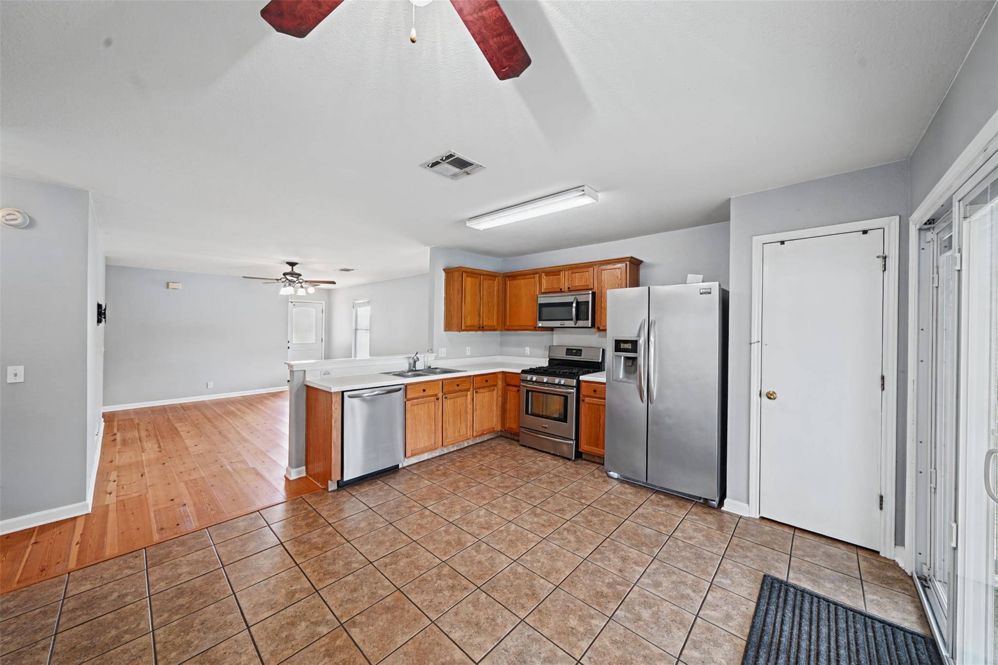 137 Hay Meadow RD, Cedar Creek, TX 78612