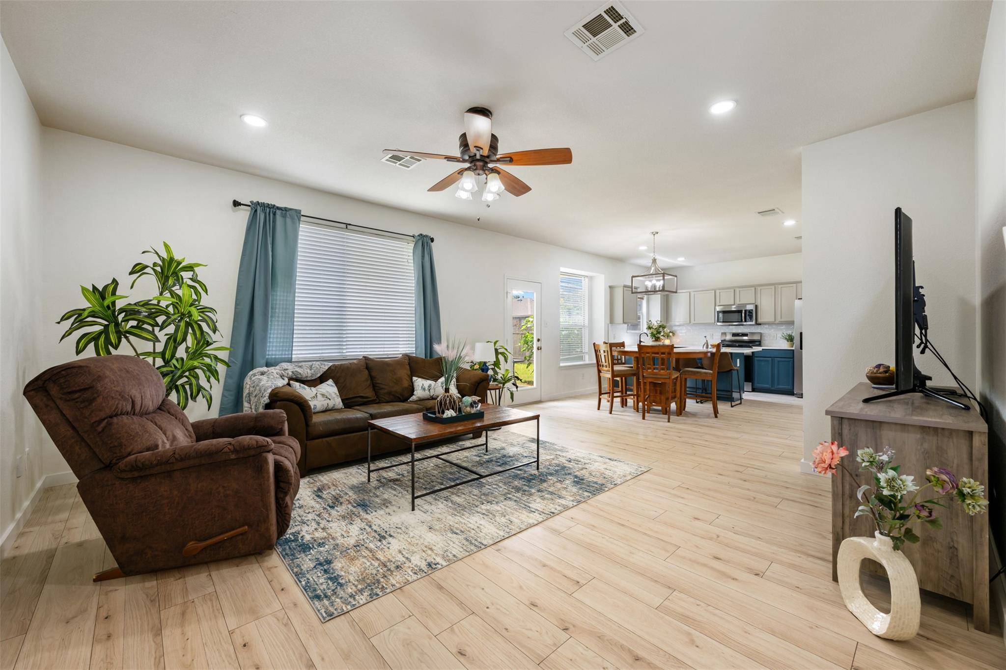 1104 Henderson DR, Leander, TX 78641