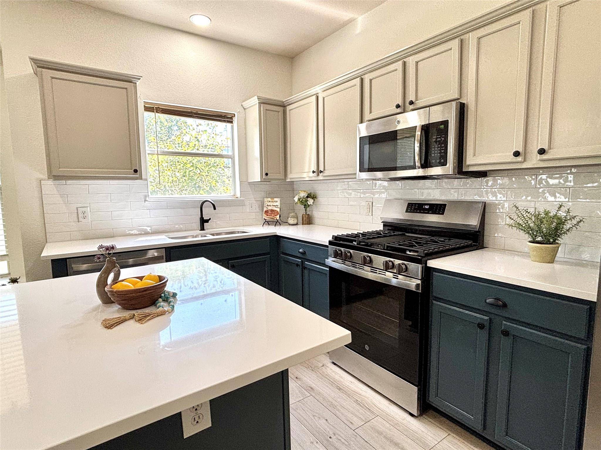 1104 Henderson DR, Leander, TX 78641