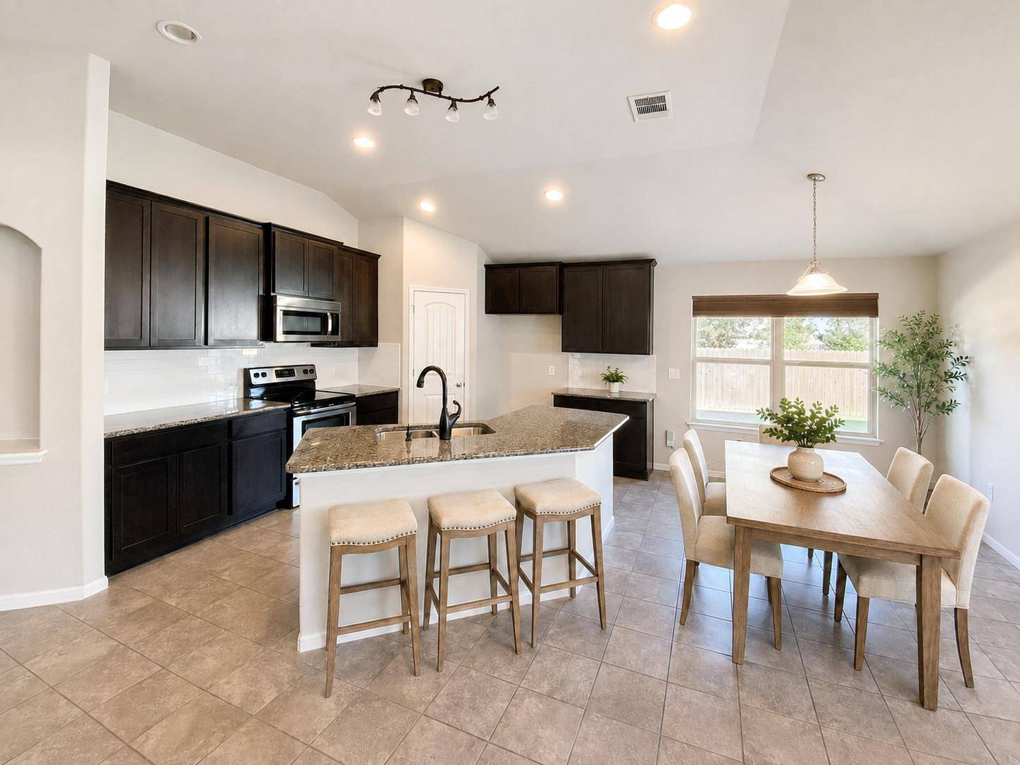 816 Sleeping Bear Dunes DR, Pflugerville, TX 78660