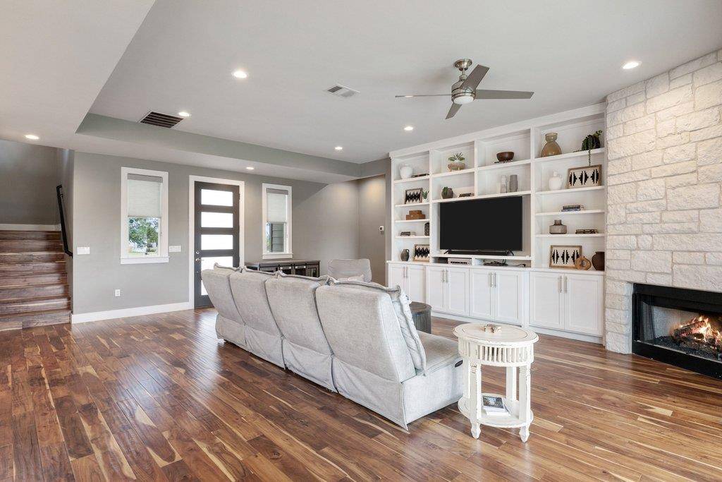 409 Dos Lagos, Dripping Springs, TX 78620