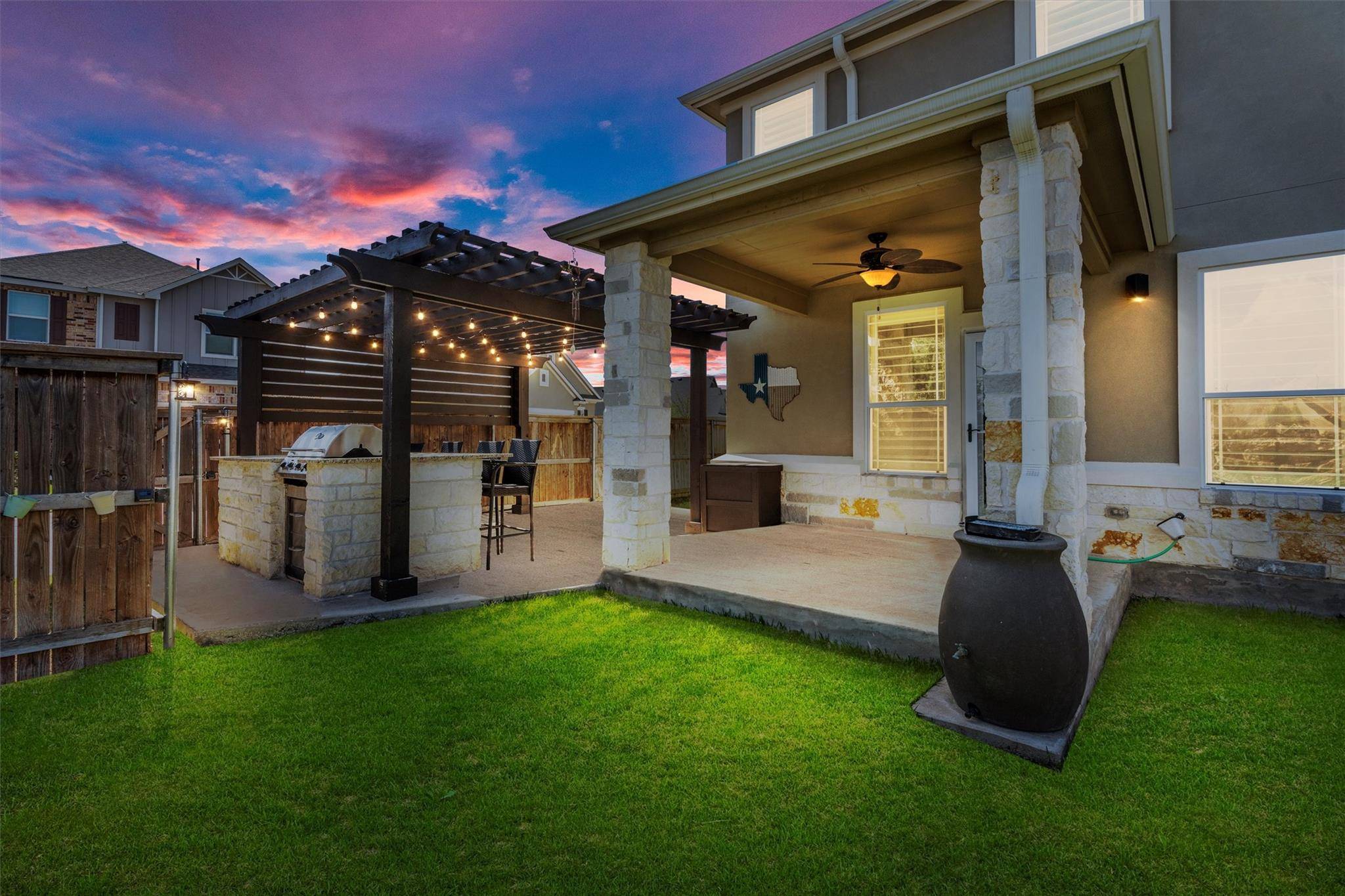 100 Speckle Park DR, Hutto, TX 78634
