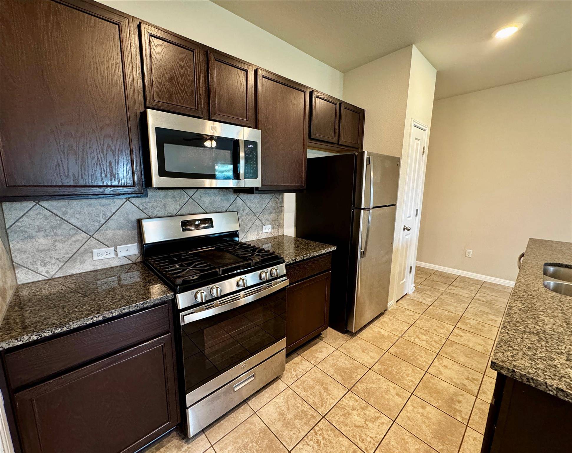 12421 Ostrich TRL, Manor, TX 78653