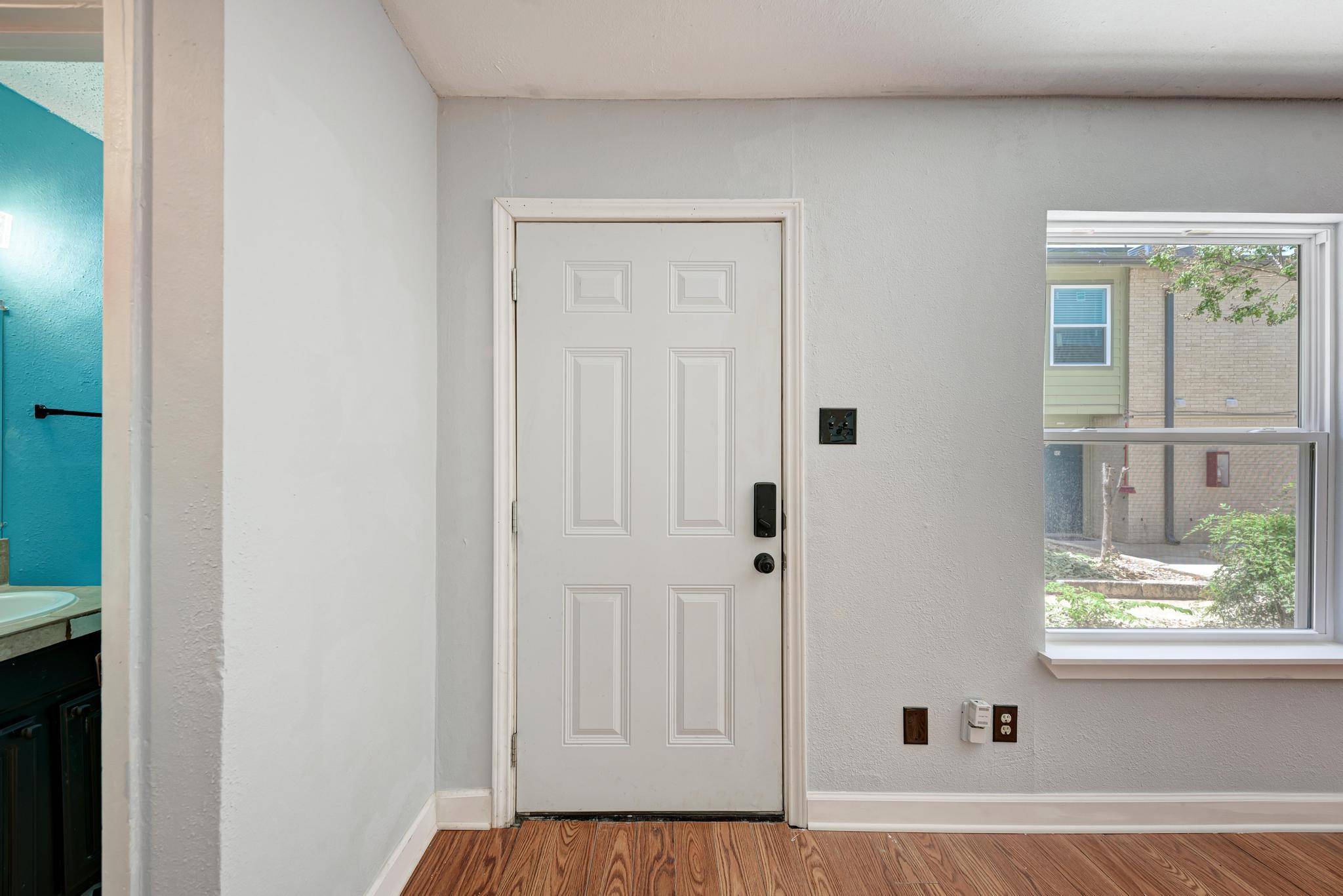 2124 Burton DR #136, Austin, TX 78741