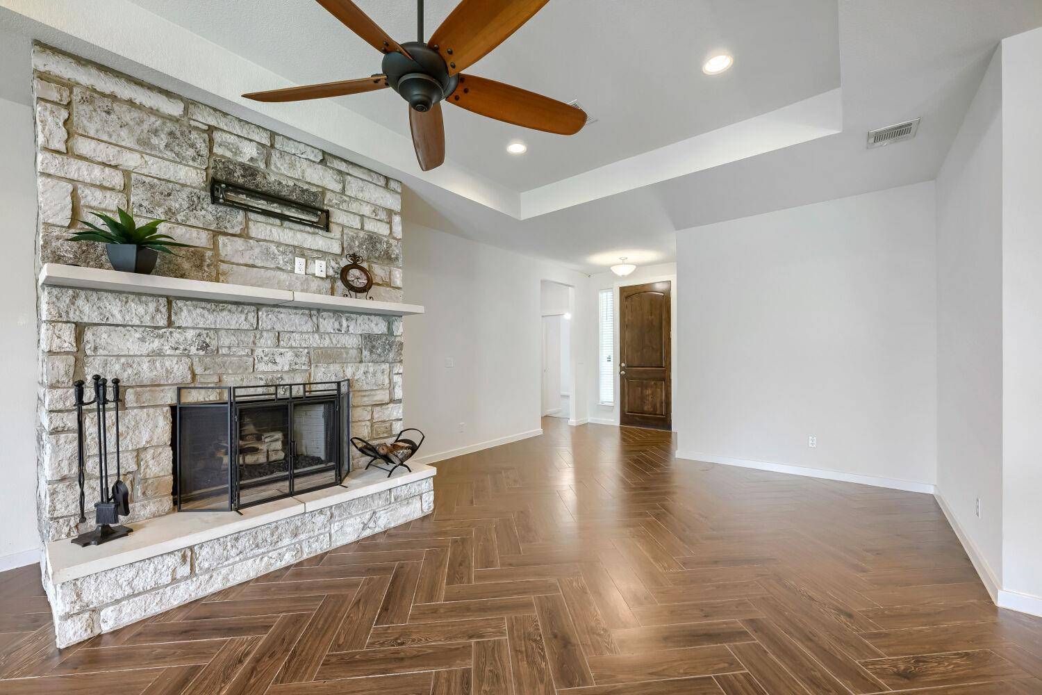 216 Wild Sage LN, Liberty Hill, TX 78642
