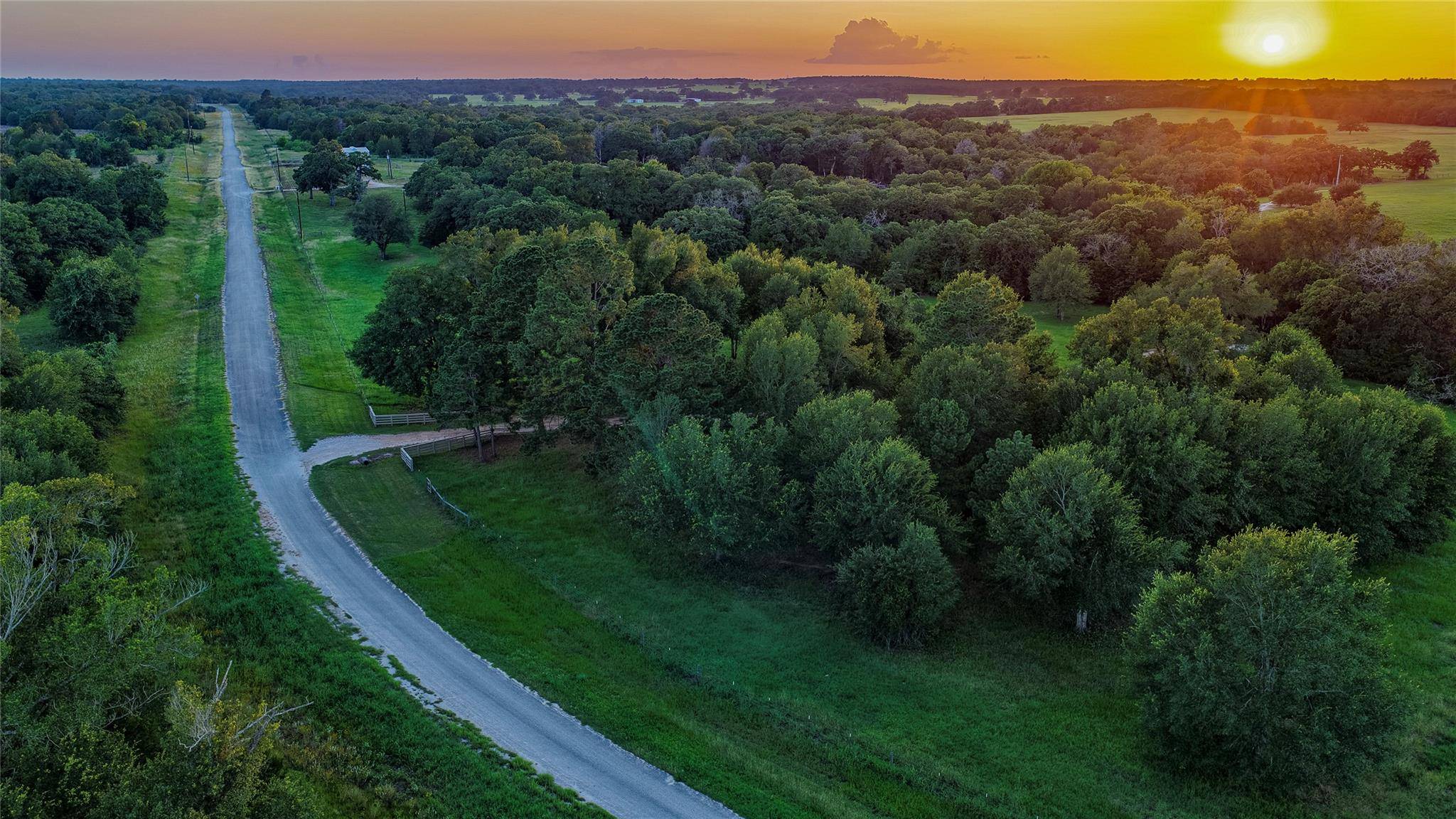 1462 County Road 313, Lexington, TX 78947