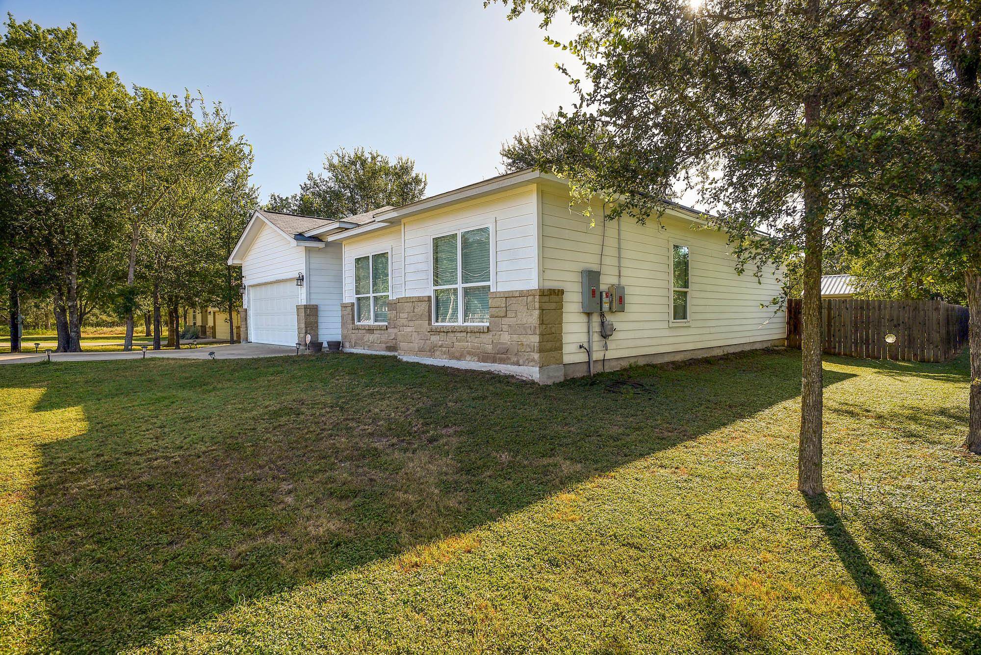 225 Waikakaaua DR, Bastrop, TX 78602