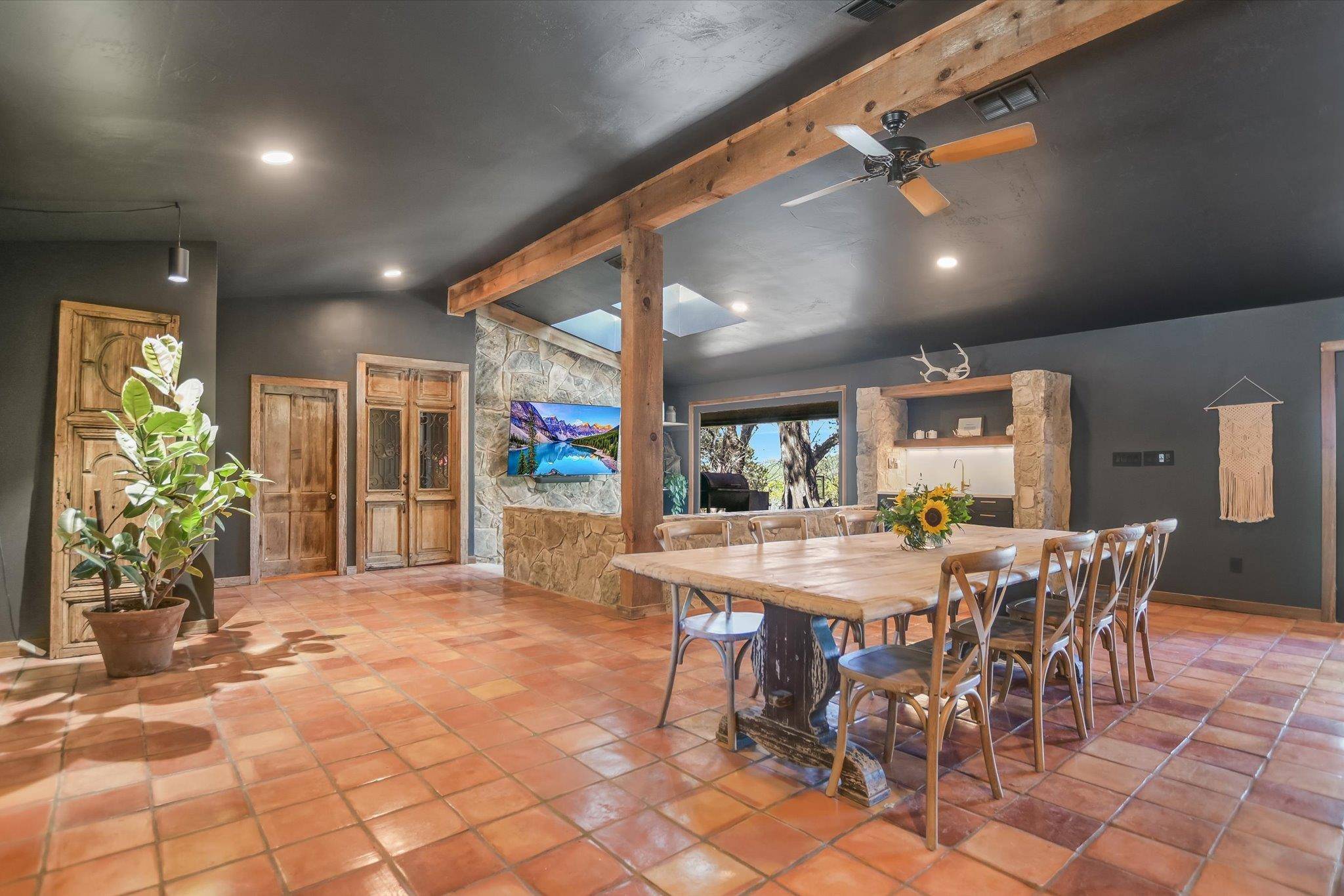 7000 McGregor LN, Dripping Springs, TX 78620