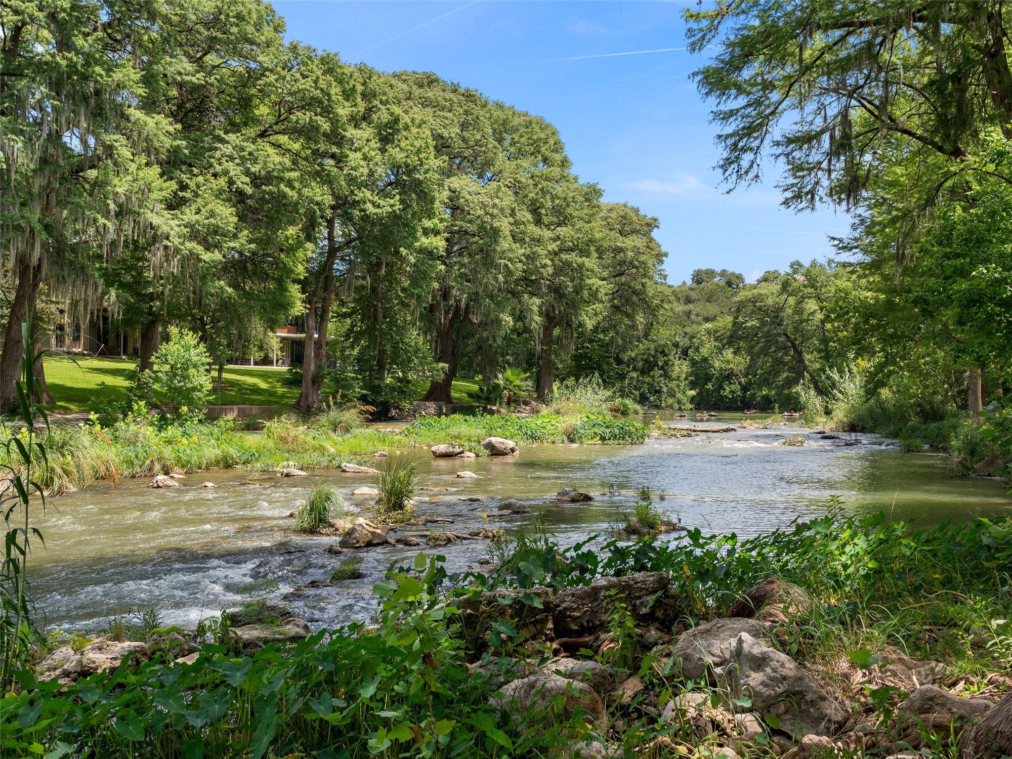 1033 Gruene RD, New Braunfels, TX 78130