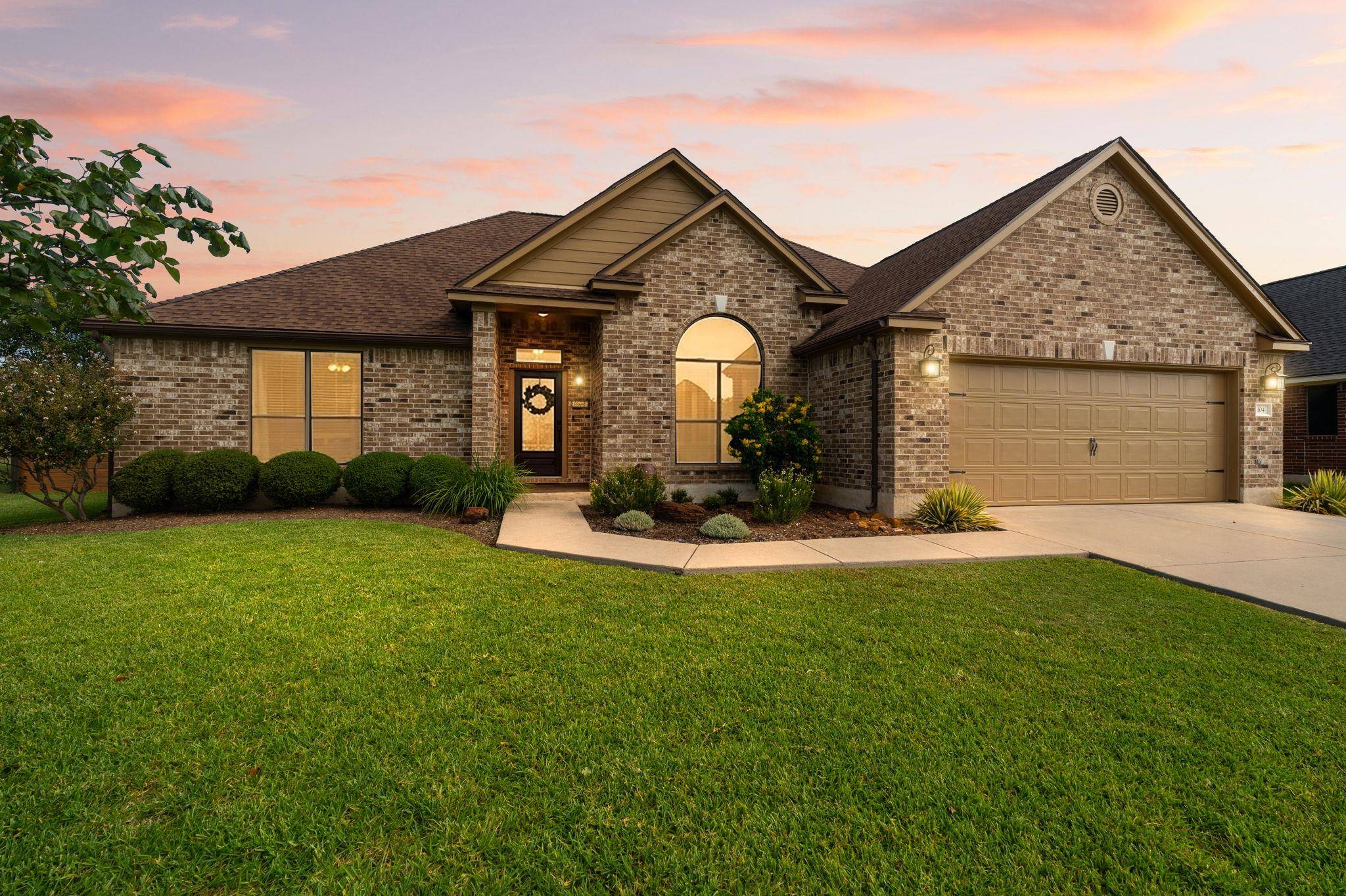 104 Madison LN, Thrall, TX 76578