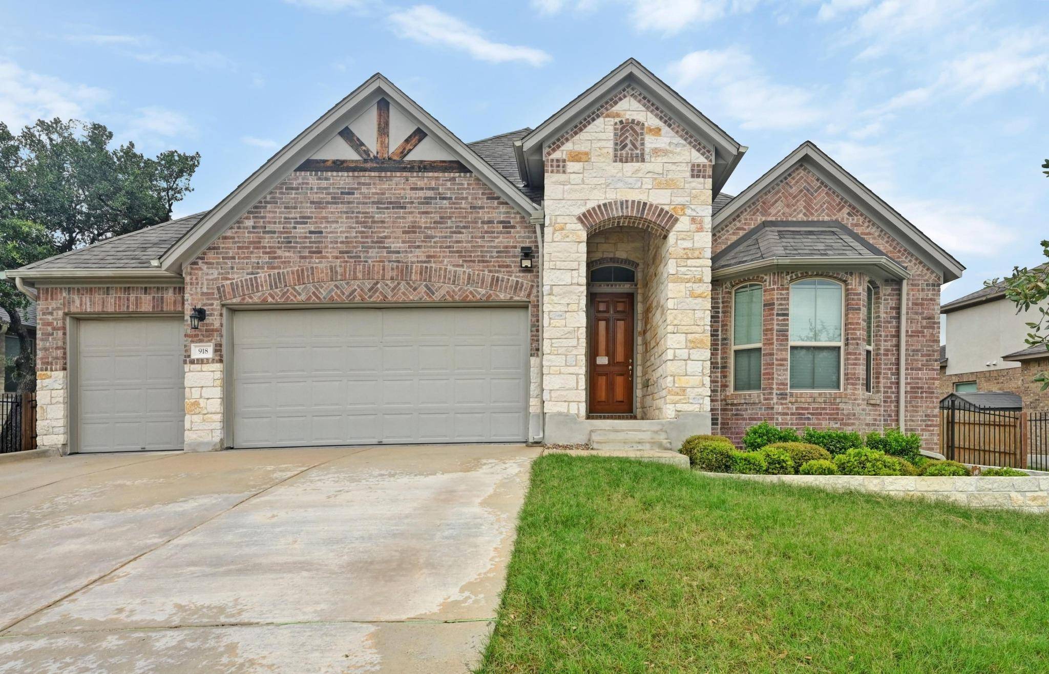 918 Valley View DR, Leander, TX 78641