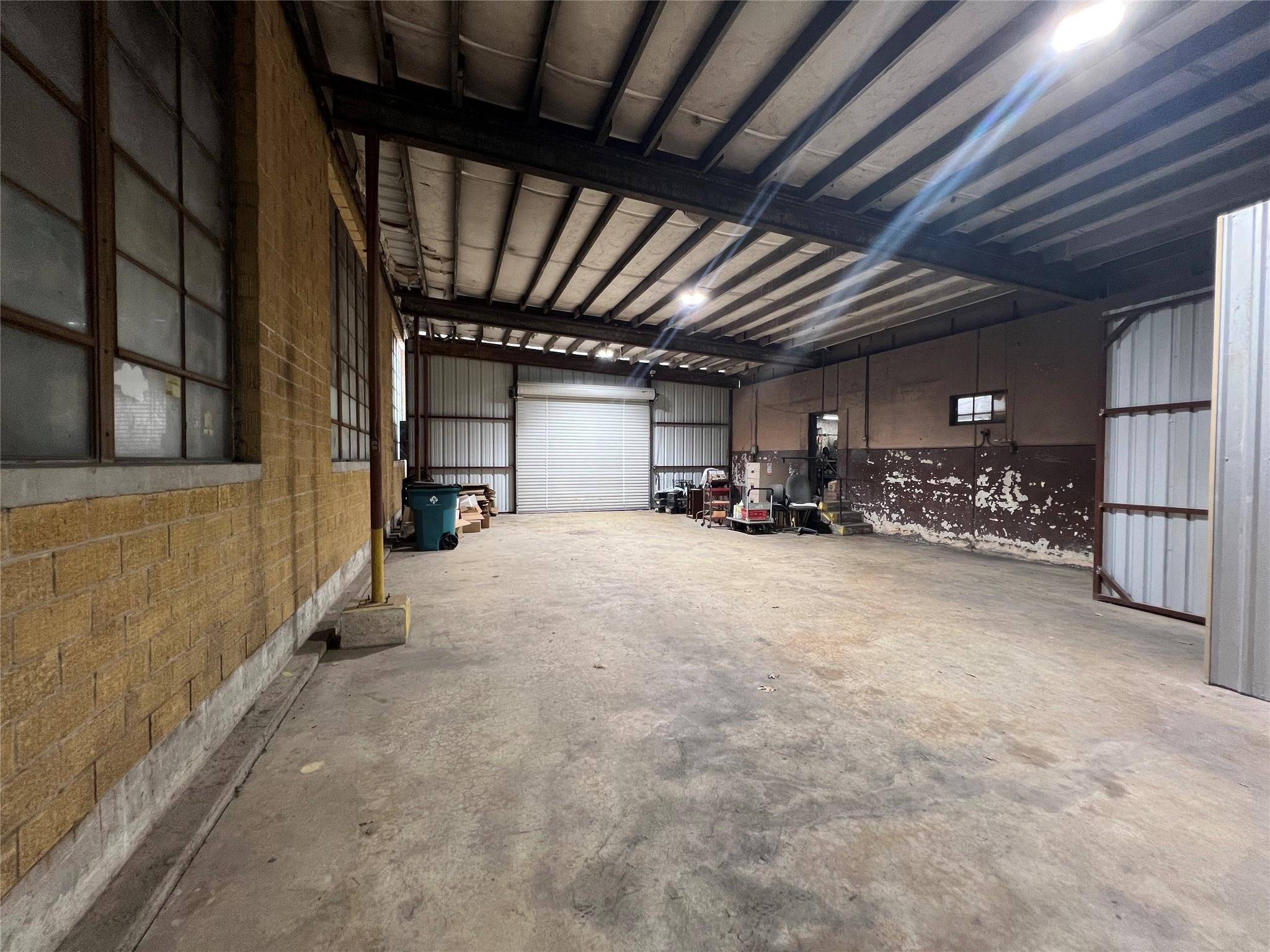 219 E 3rd ST, Taylor, TX 76574