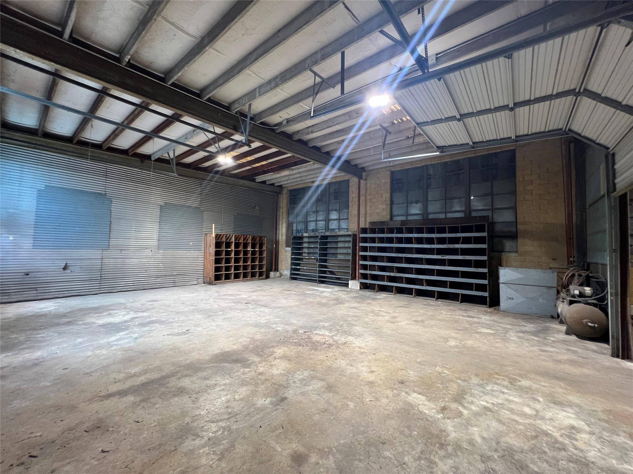 219 E 3rd ST, Taylor, TX 76574