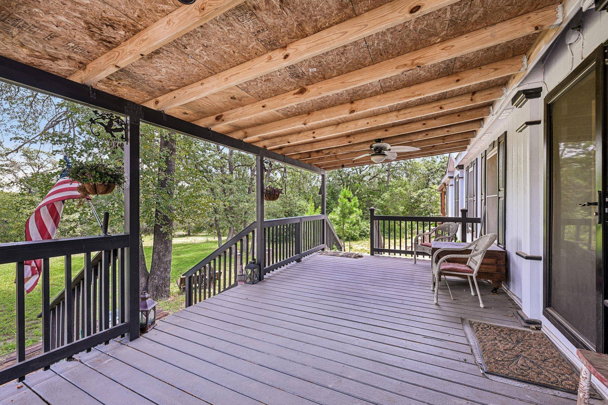 541 Hidden Oaks DR, Elgin, TX 78621