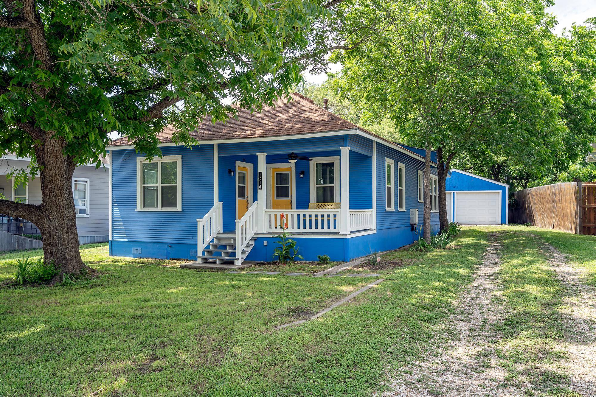 1014 W 6th ST, Taylor, TX 76574