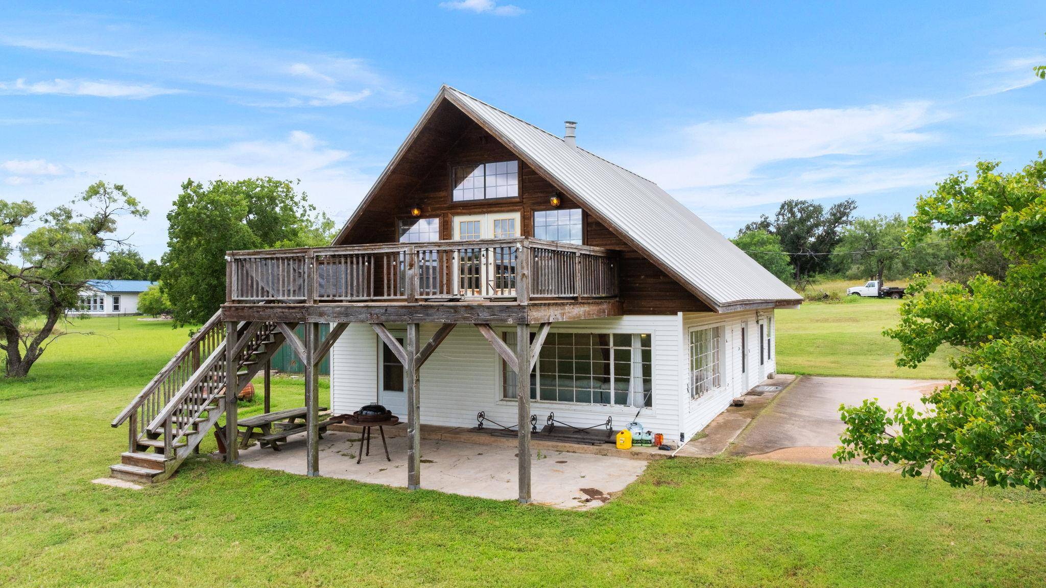 132 Blue Bird LN, Tow, TX 78657