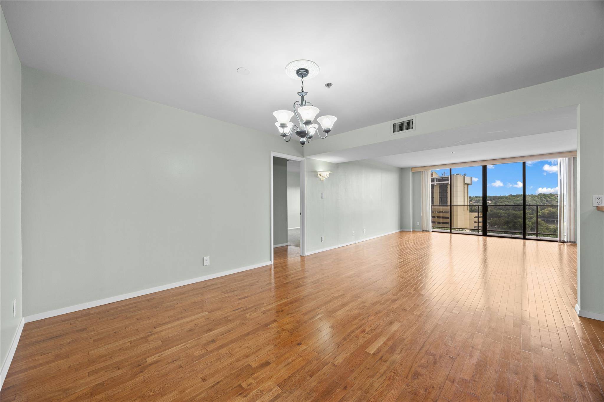 40 N Interstate 35 HWY #8C4, Austin, TX 78701