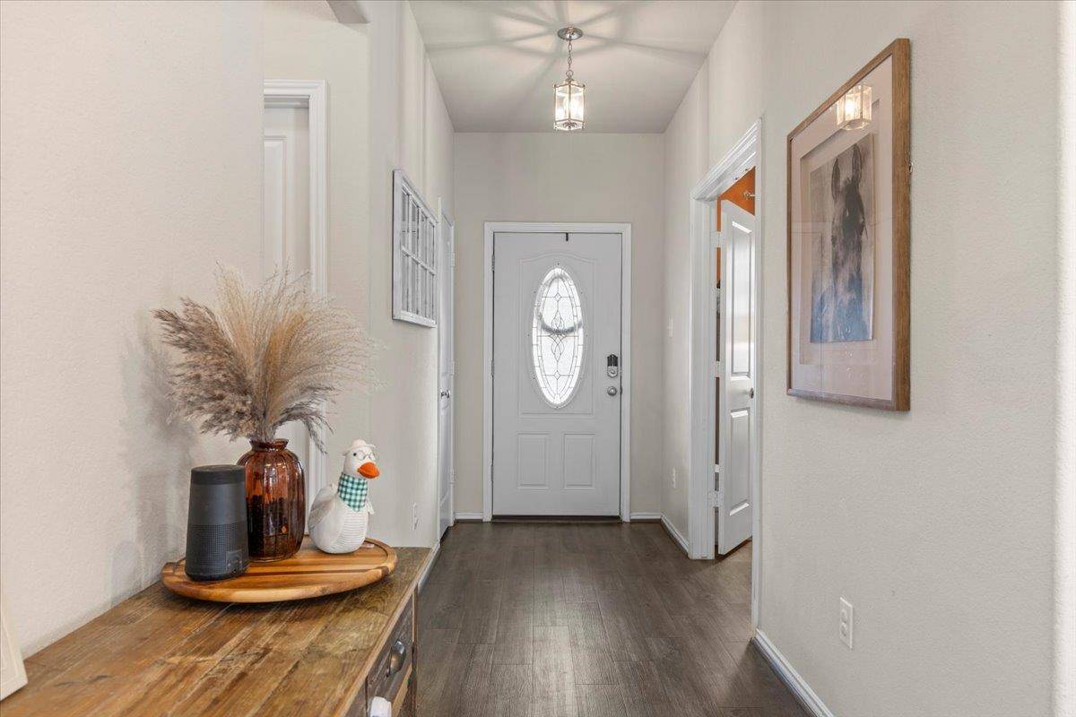 104 Cressida CV, Jarrell, TX 76537