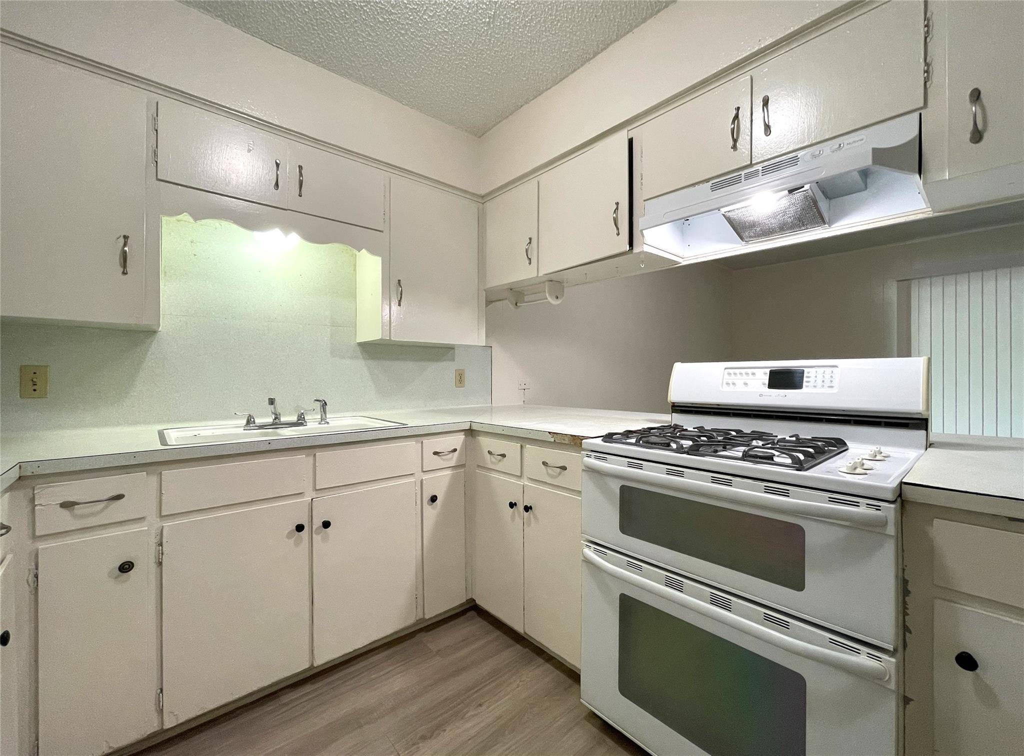 904 N Meadows DR #D, Austin, TX 78758
