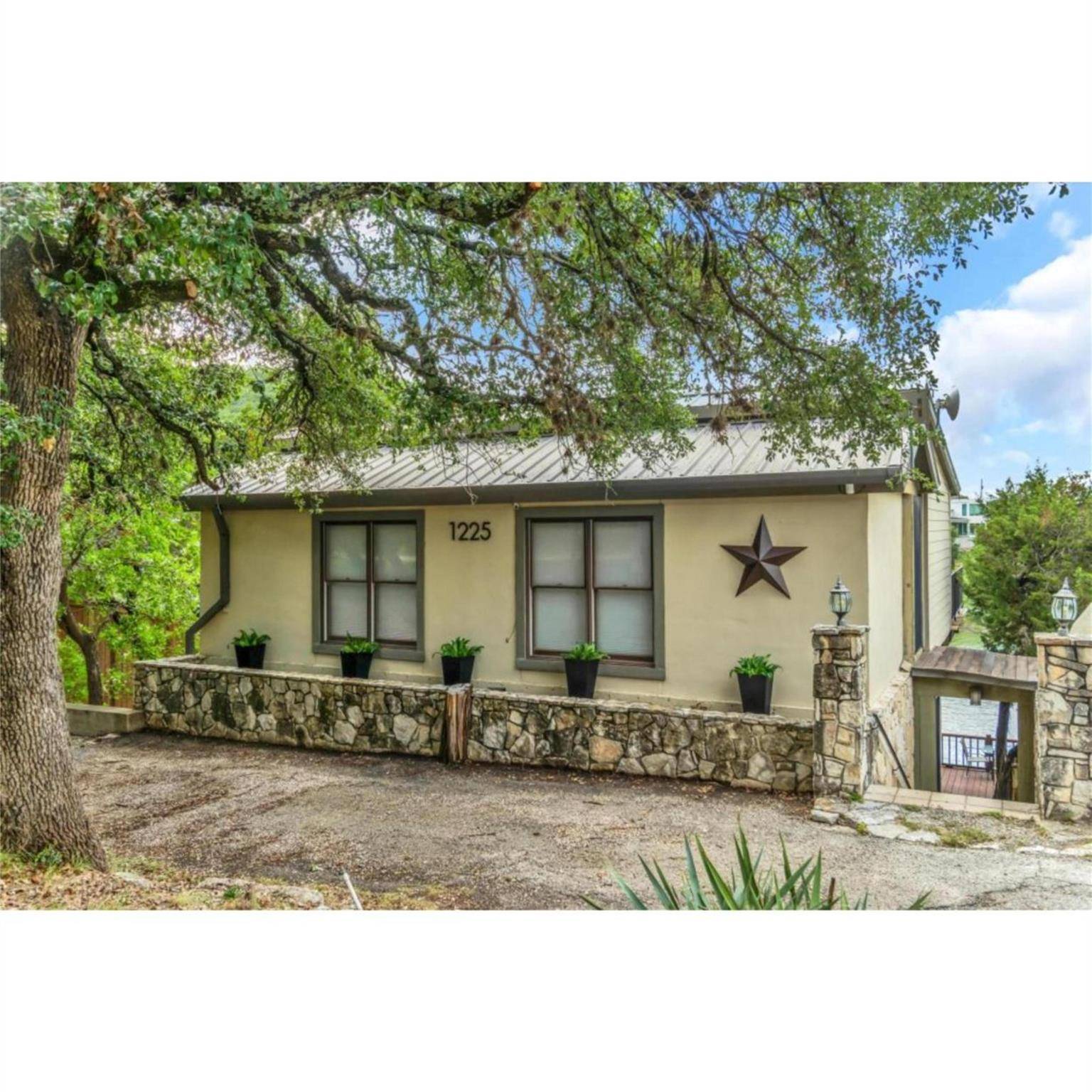 1225 Waterway LN, Burnet, TX 78611