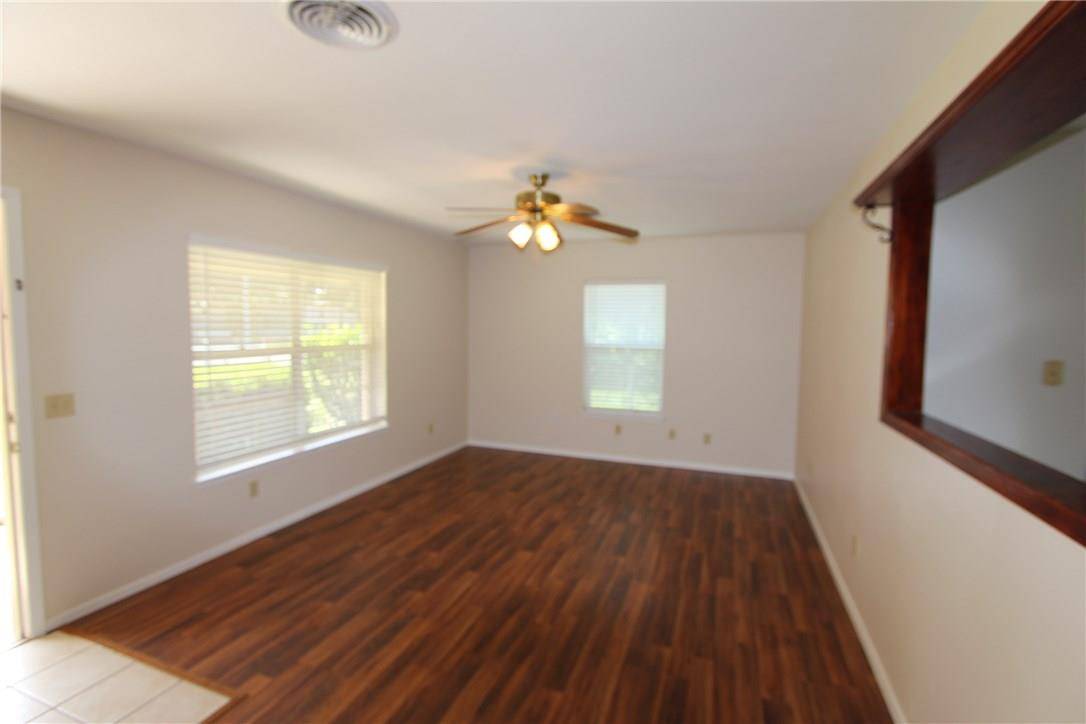 1108 Haysel ST, Bastrop, TX 78602