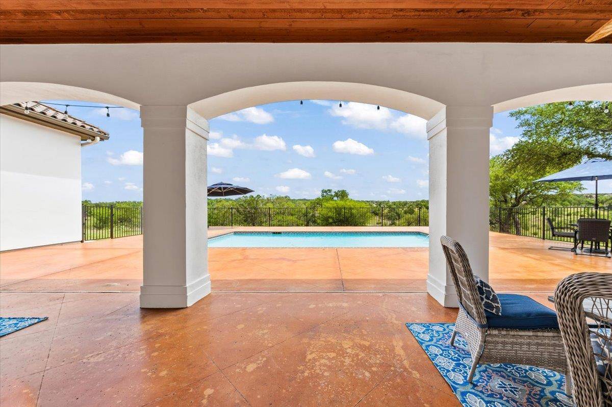 230 Dry Bear CRK, New Braunfels, TX 78132